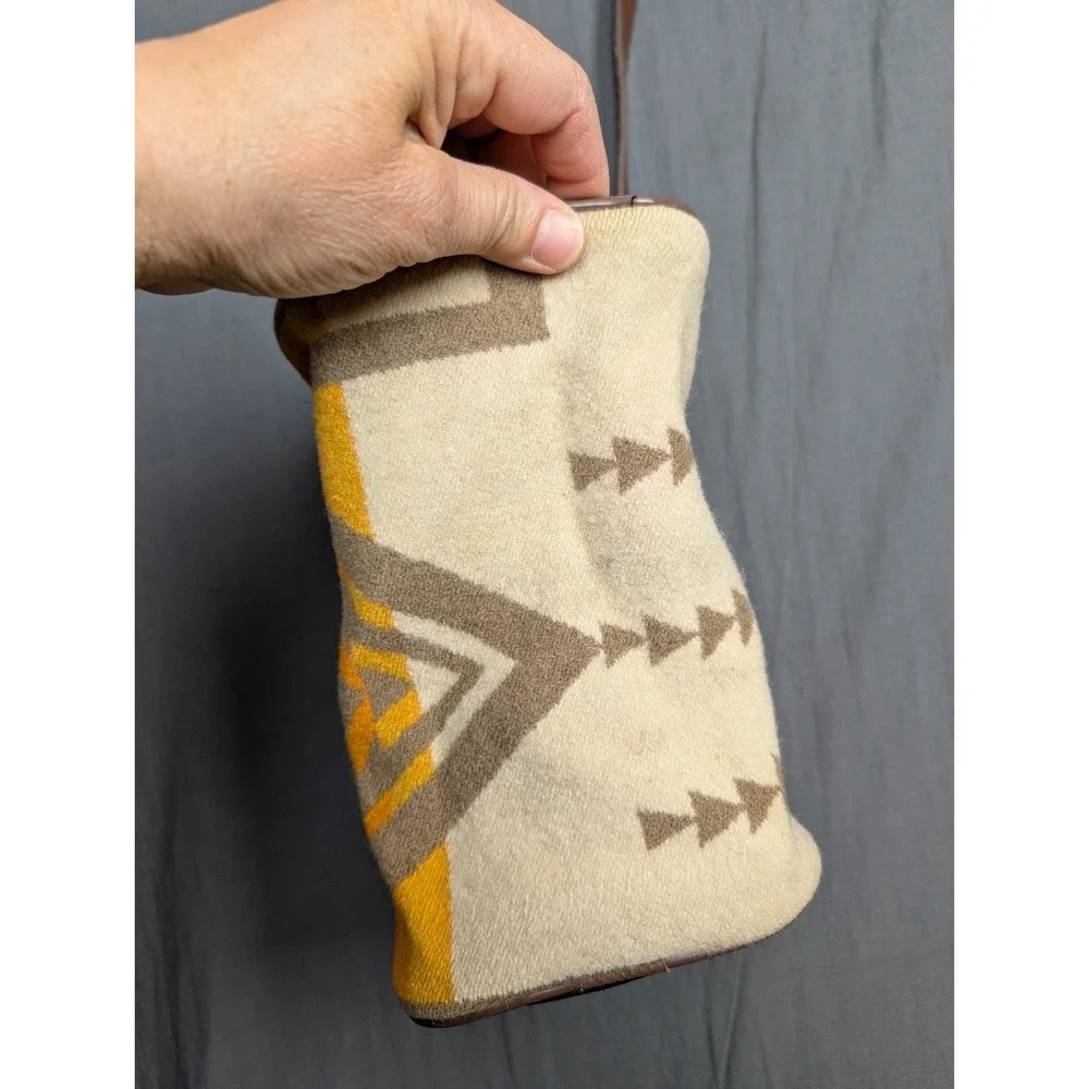 Pendleton Wool Crossbody Purse Bag Barrel Aztec Southwest leather Strap - Picture 5 of 11